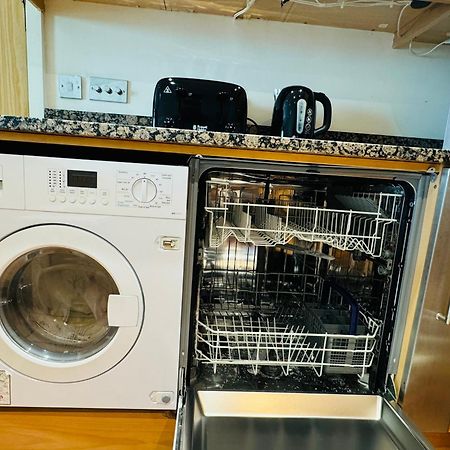 Modern 2Bed 2Bath Apartment Canary Wharf - Upto 5 Person London Exteriör bild
