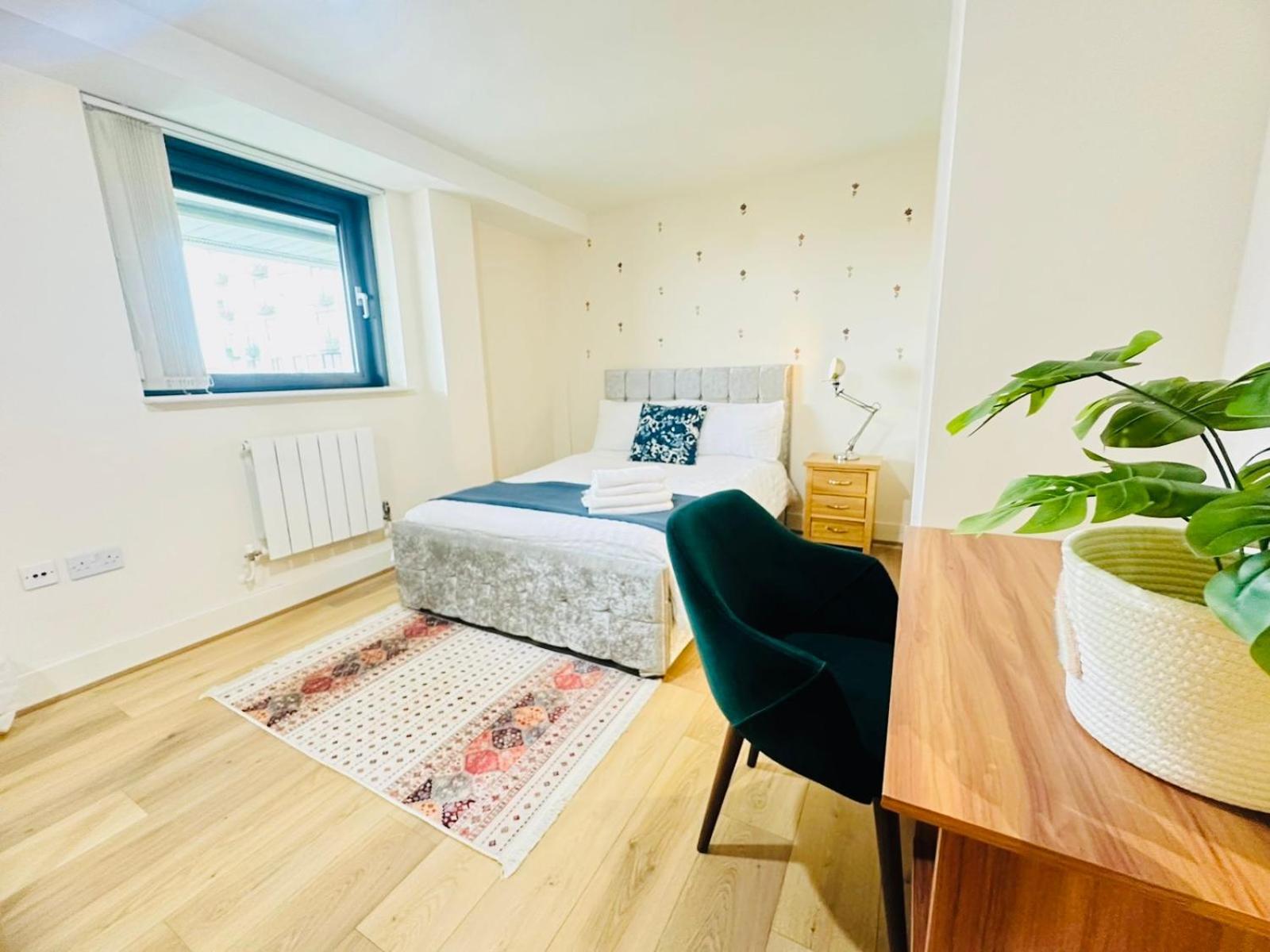 Modern 2Bed 2Bath Apartment Canary Wharf - Upto 5 Person London Exteriör bild