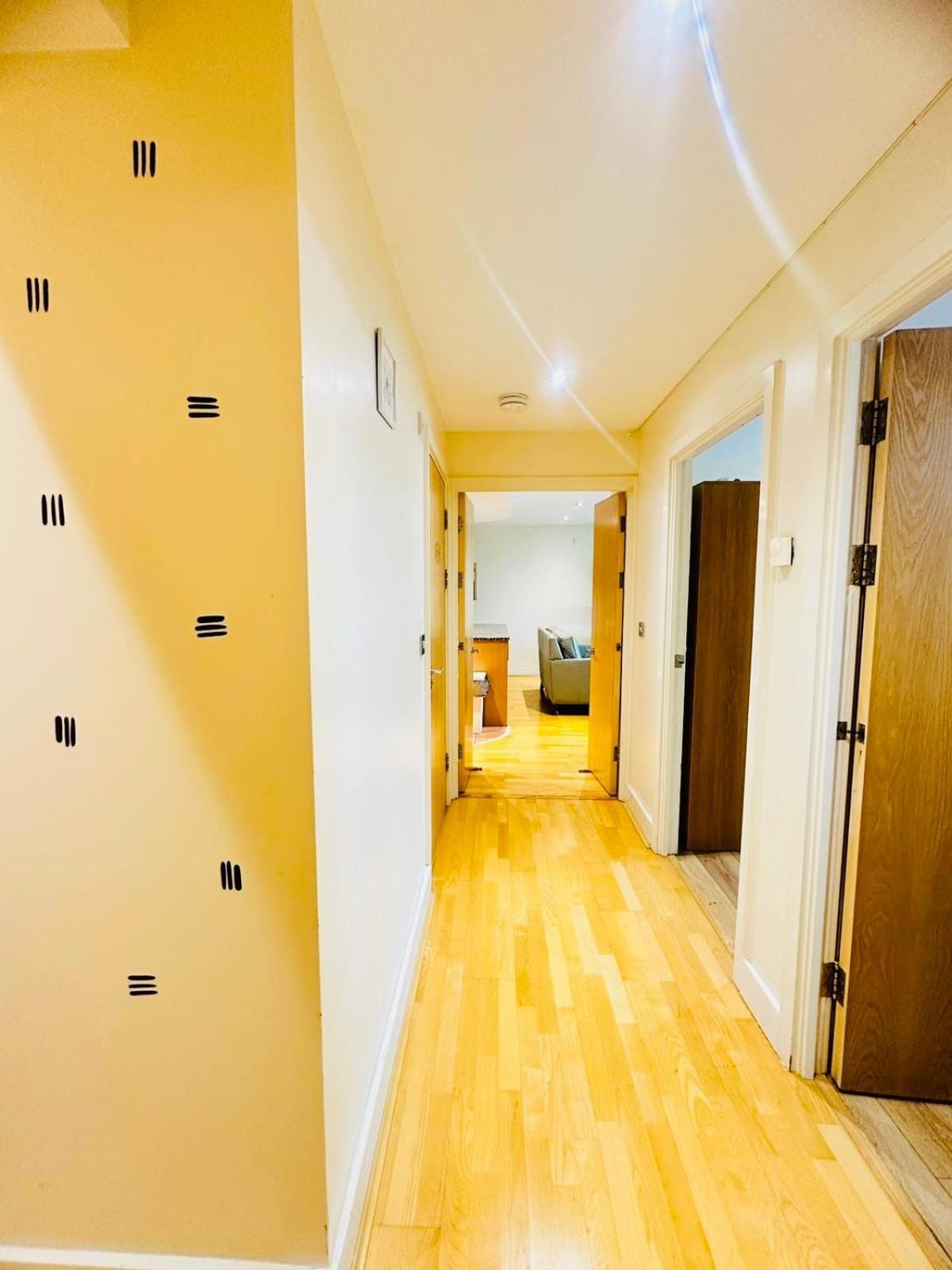 Modern 2Bed 2Bath Apartment Canary Wharf - Upto 5 Person London Exteriör bild