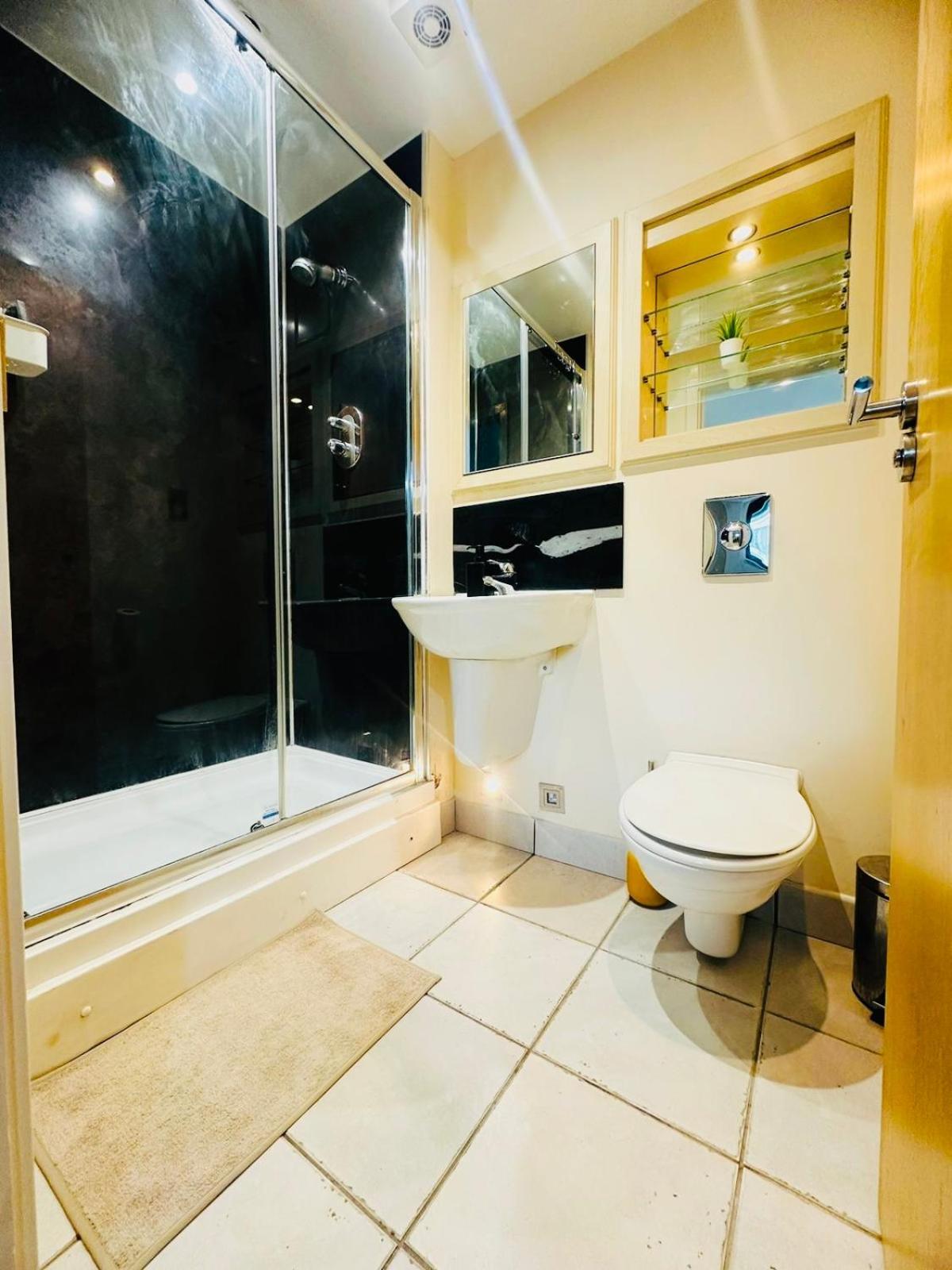 Modern 2Bed 2Bath Apartment Canary Wharf - Upto 5 Person London Exteriör bild