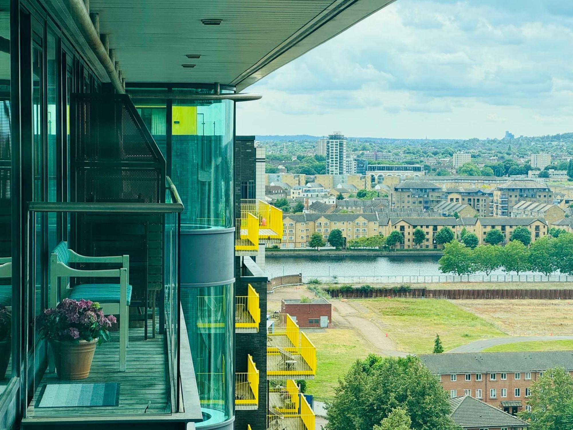 Modern 2Bed 2Bath Apartment Canary Wharf - Upto 5 Person London Exteriör bild