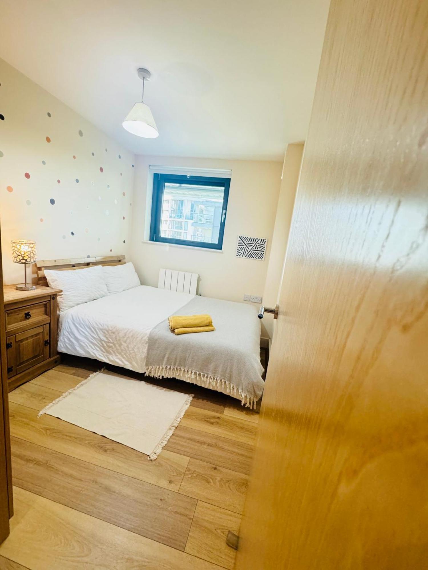 Modern 2Bed 2Bath Apartment Canary Wharf - Upto 5 Person London Exteriör bild
